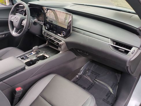 Used 2025 Lexus RX 350h image 34