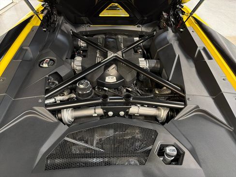 Used 2018 Lamborghini Aventador S AWD/4WD image 25