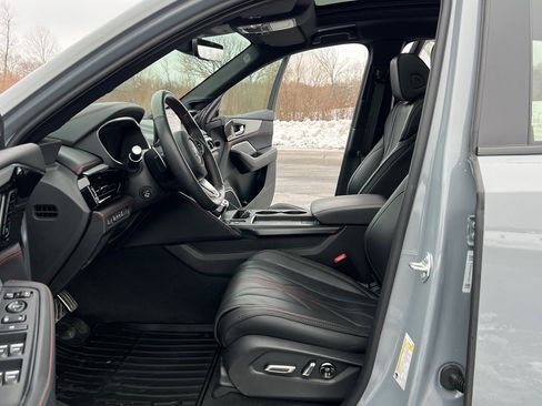 Used 2025 Acura MDX A-Spec image 15