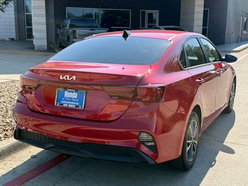 Used 2023 Kia Forte LXS FWD image 5