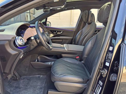 Used 2023 Mercedes-Benz EQS 580 4MATIC SUV w/ Exclusive Trim Package image 16
