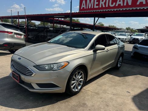 Used 2017 Ford Fusion SE w/ Fusion SE Technology Package image 1