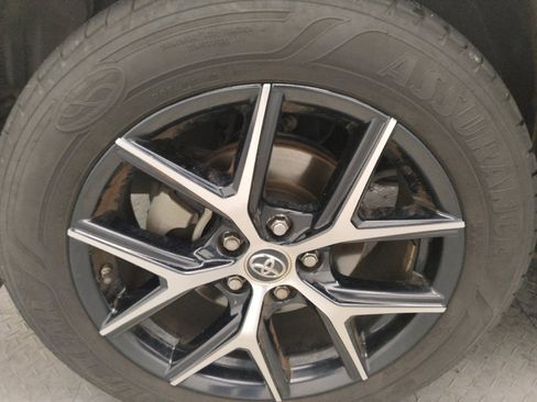 Used 2018 Toyota RAV4 SE w/ Power Extra Value Package FWD image 31