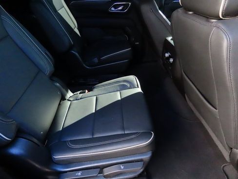 Used 2023 GMC Yukon SLT image 12