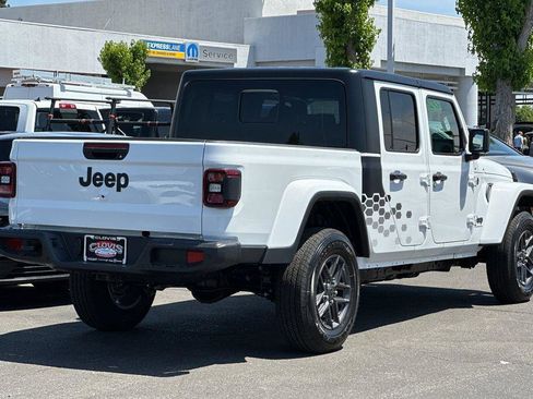New 2025 Jeep Gladiator Sport image 4