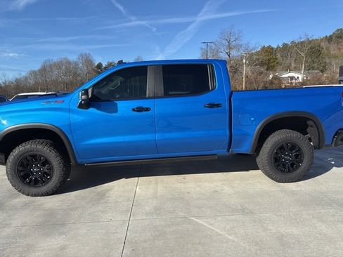 Used 2025 Chevrolet Silverado 1500 ZR2 w/ Technology Package image 9