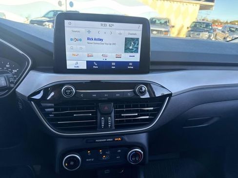 Certified 2022 Ford Escape SE image 21