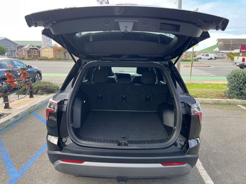 Used 2025 Chevrolet Equinox LT image 8