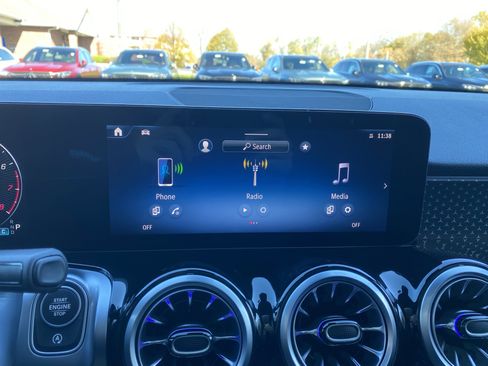 Used 2025 Mercedes-Benz GLB 250 4MATIC image 20