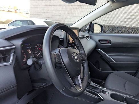 Used 2025 Toyota Corolla Cross LE image 14