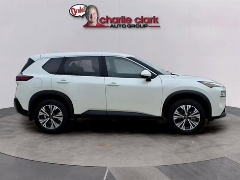 Used 2023 Nissan Rogue SV image 6