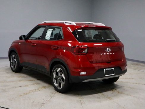 Certified 2025 Hyundai Venue SEL image 12