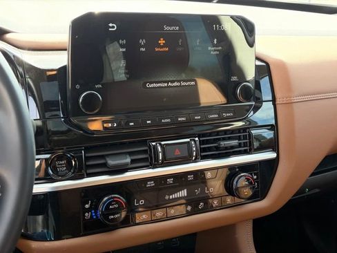 Used 2025 Nissan Pathfinder Platinum w/ Cargo Package image 16