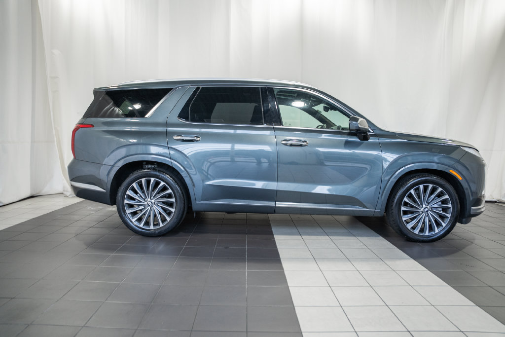 Used 2023 Hyundai Palisade Calligraphy FWD image 3