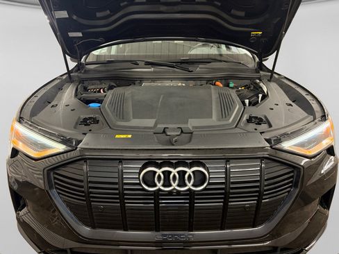Used 2021 Audi e-tron Premium w/ Convenience Plus Package AWD/4WD image 27