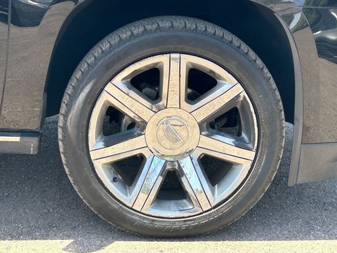 Used 2017 Cadillac Escalade ESV Premium Luxury RWD image 10