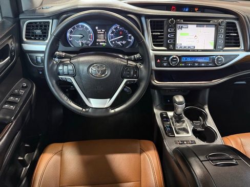 Used 2017 Toyota Highlander Limited FWD image 10