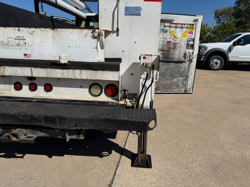 Used 2017 Ford F550 2WD Regular Cab Super Duty image 36
