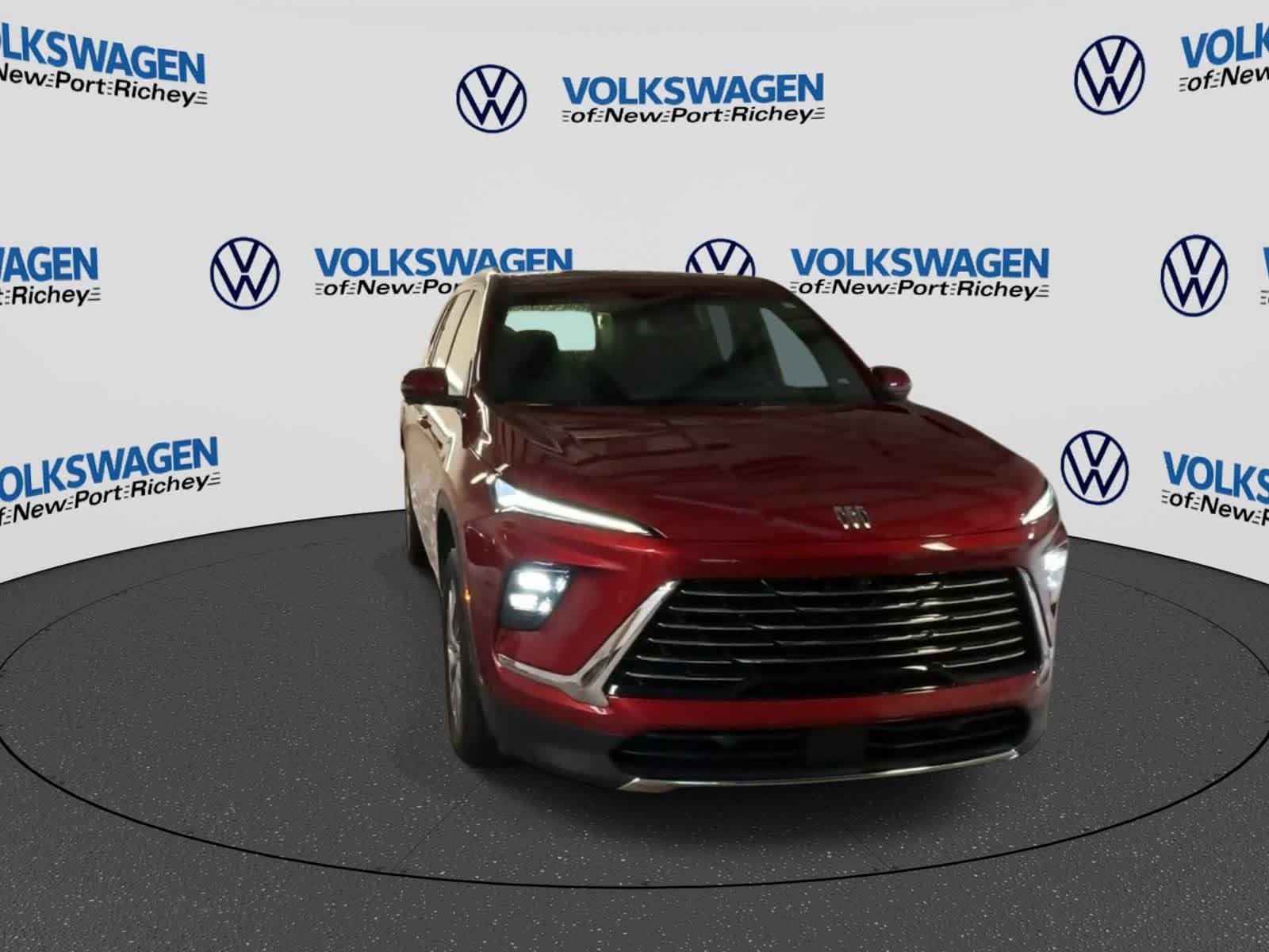 Used 2025 Buick Enclave Preferred FWD image 2