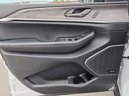 Used 2024 Jeep Grand Cherokee Limited 4xe image 28