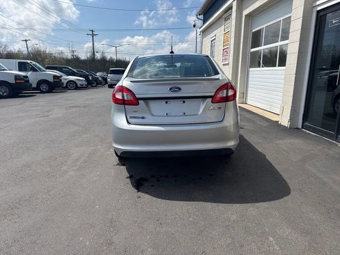 Used 2012 Ford Fiesta SE image 6