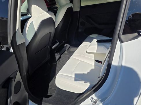 Used 2025 Tesla Model Y Long Range AWD/4WD image 11
