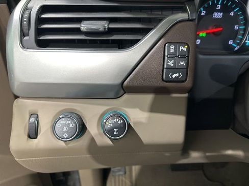 Used 2019 Chevrolet Suburban Premier image 16