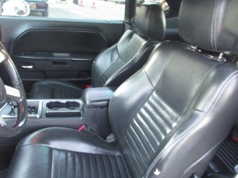 Used 2010 Dodge Challenger SE image 14