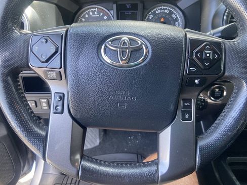 Used 2018 Toyota Tacoma TRD Off-Road RWD image 14