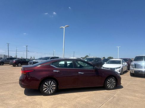 Certified 2024 Nissan Altima 2.5 SV FWD image 22