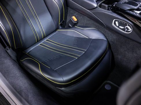 Used 2022 Aston Martin V8 Vantage Coupe RWD image 30