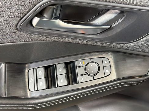 Used 2023 Nissan Rogue SV AWD/4WD image 19