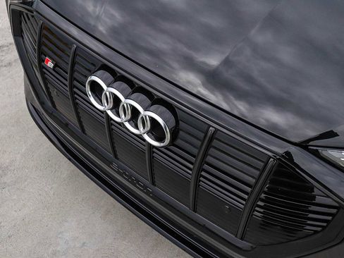 Used 2023 Audi e-tron S Prestige w/ Prestige Package image 8