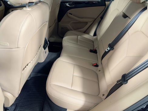 Used 2026 Porsche Macan image 15