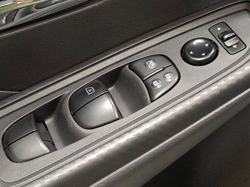 Used 2024 Nissan Versa SV FWD image 27