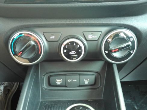 Used 2023 Hyundai Venue SE FWD image 38