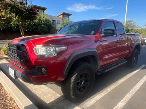 Used 2020 Toyota Tacoma SR w/ SX Package RWD image 2