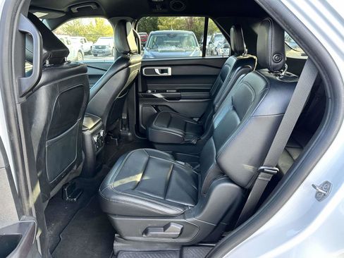 Used 2020 Ford Explorer XLT w/ Equipment Group 202A image 13