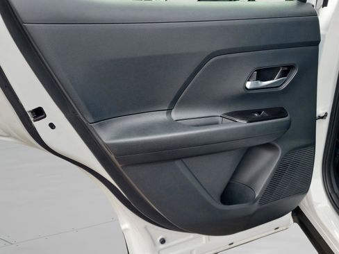 Certified 2025 Nissan Kicks SV image 31