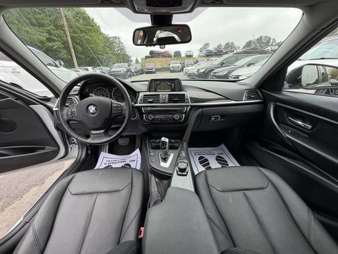 Used 2017 BMW 320i Sedan w/ Premium Package RWD image 15