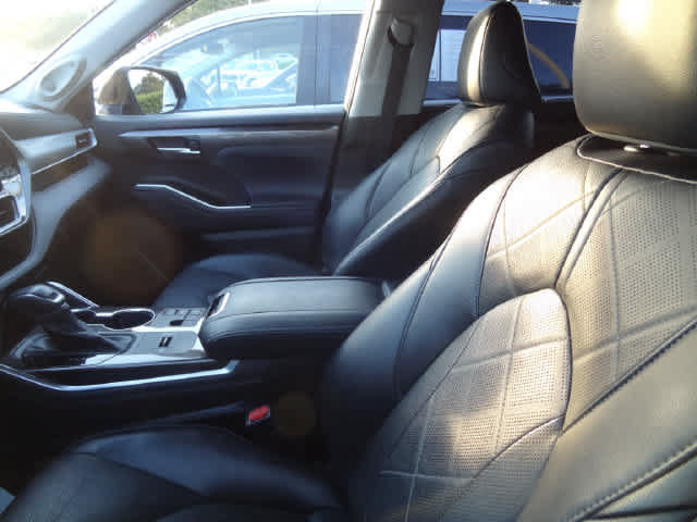 Used 2023 Toyota Highlander Platinum FWD image 7