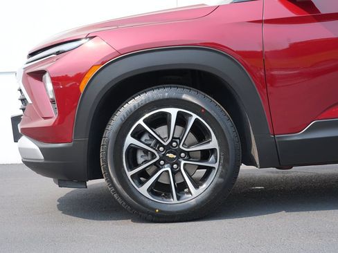 Used 2024 Chevrolet TrailBlazer LT w/ LT Cold Weather Package FWD image 11