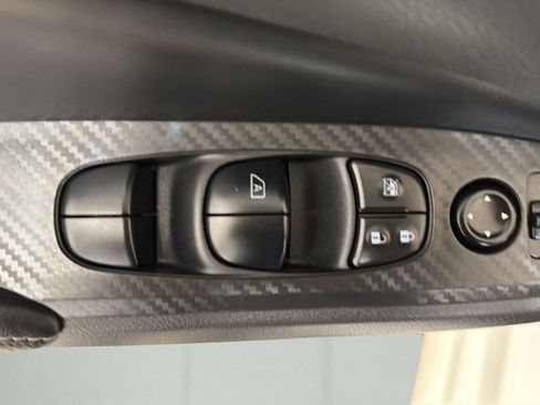 Used 2025 Nissan Altima 2.5 SV FWD image 15