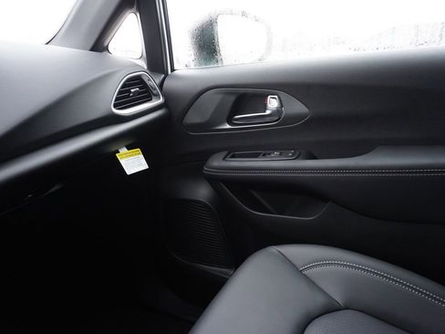 New 2026 Chrysler Voyager LX image 28