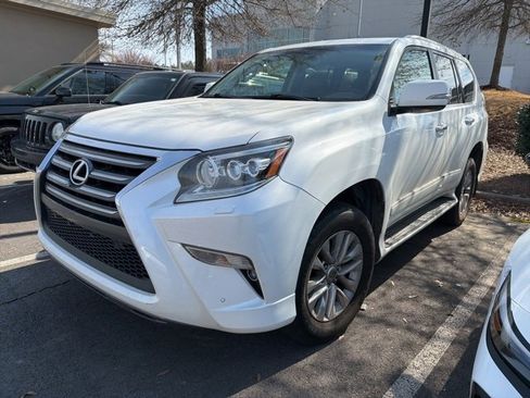 Used 2017 Lexus GX 460 image 3