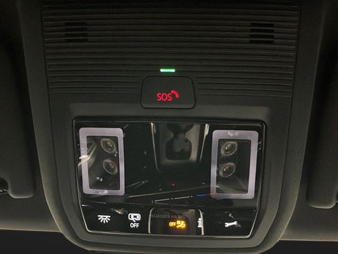 Used 2025 Volkswagen ID.4 Pro AWD/4WD image 31