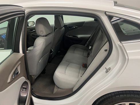 Used 2022 Chevrolet Malibu LT image 25