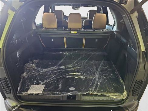 New 2025 Land Rover Discovery Dynamic SE image 11