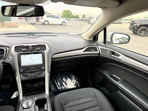 Used 2019 Ford Fusion SE FWD image 21