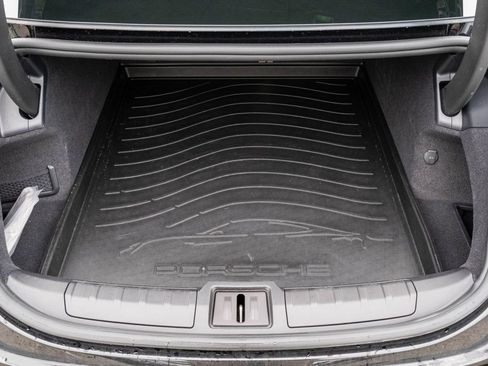 Used 2022 Porsche Taycan image 33